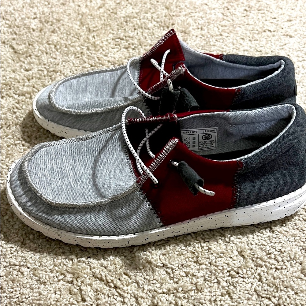 Hey Dudes, women’s size 8, slip-ons